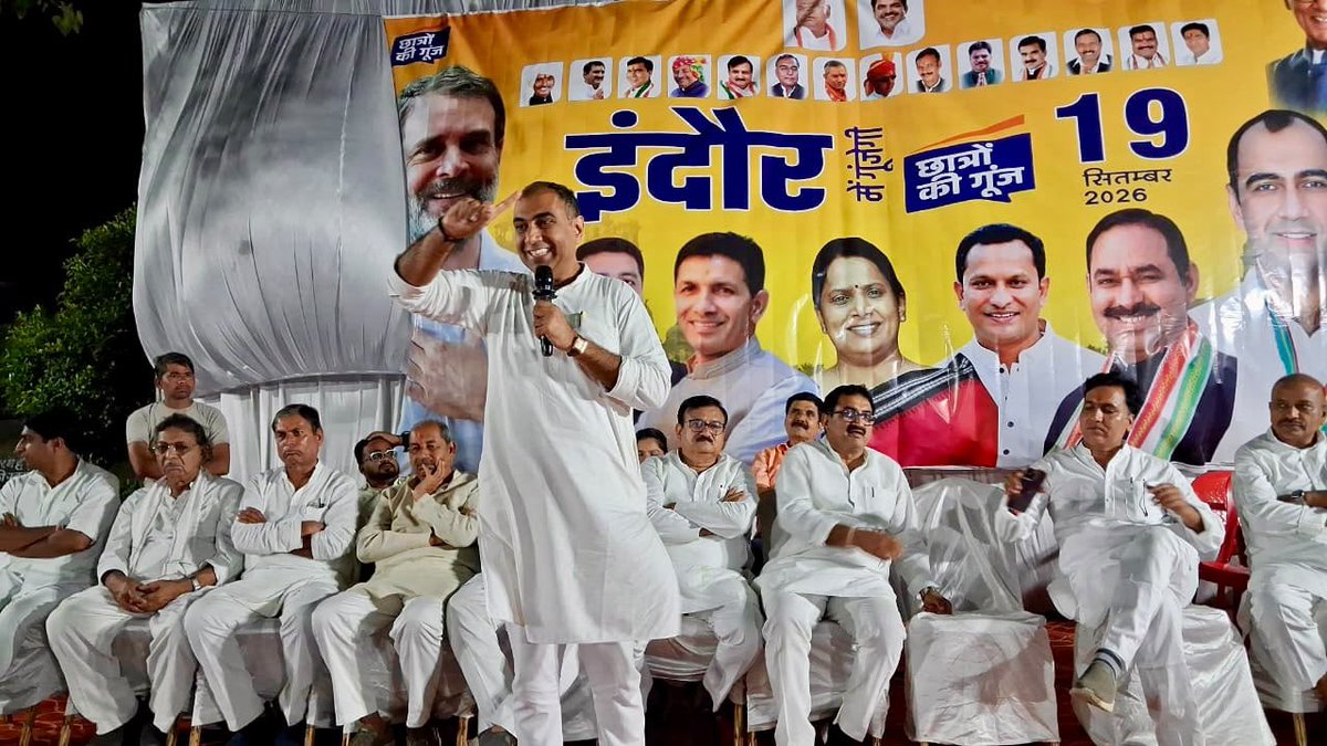 iPriyavratSingh's tweet photo. ‘छात्रों की गूंज’, बदलाव की आवाज़!

राजगढ़ ज़िला कांग्रेस कमेटी परिवार द्वारा आयोजित, इंदौर में, आज राजगढ़ ज़िले के जागरूक छात्रों ने 19 सितम्बर को अधिक से अधिक संख्या में रजिस्ट्रेशन एवं सहभागिता का संकल्प लिया; युवा सिर्फ़ दर्शक नहीं बल्कि सवाल पूछेंगे, सच के साथ खड़े होंगे और बदलाव की आवाज़ बनेंगे!

इस संवाद में आदरणीय श्री @OfficeOfDVS जी, आदरणीय श्री @jitupatwari जी, आदरणीय श्री आर.के. दोगने जी और आदरणीय श्री @snp_inc सहित राजगढ़ ज़िले के जनप्रतिनिधि, पूर्व विधायक एवं वरिष्ठ नेतागण की गरिमामय उपस्थिति रही। 1/3