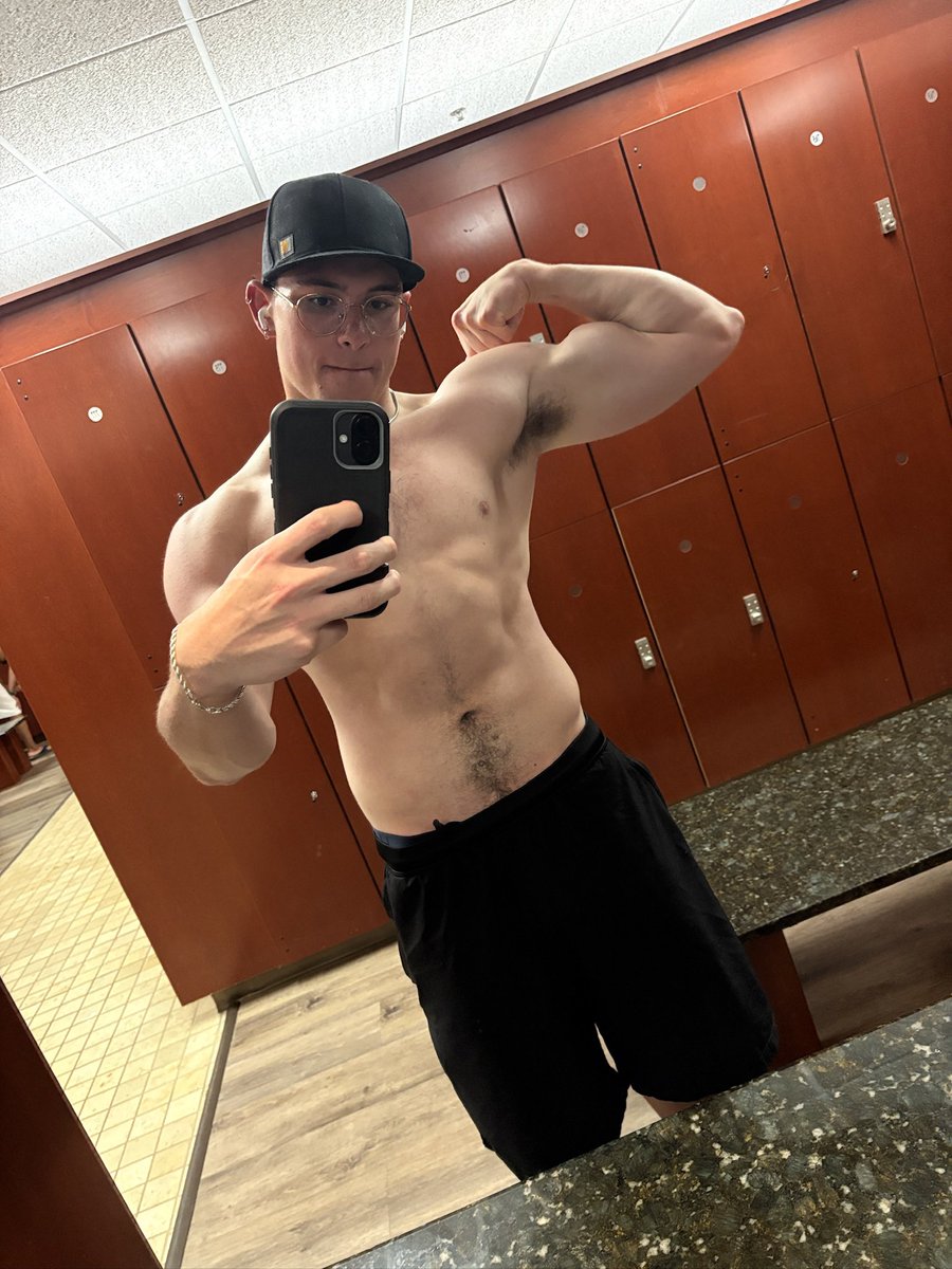 AndrewBrideOf0's tweet photo. Idk what to say lmao https://t.co/P8UuLgDYEB