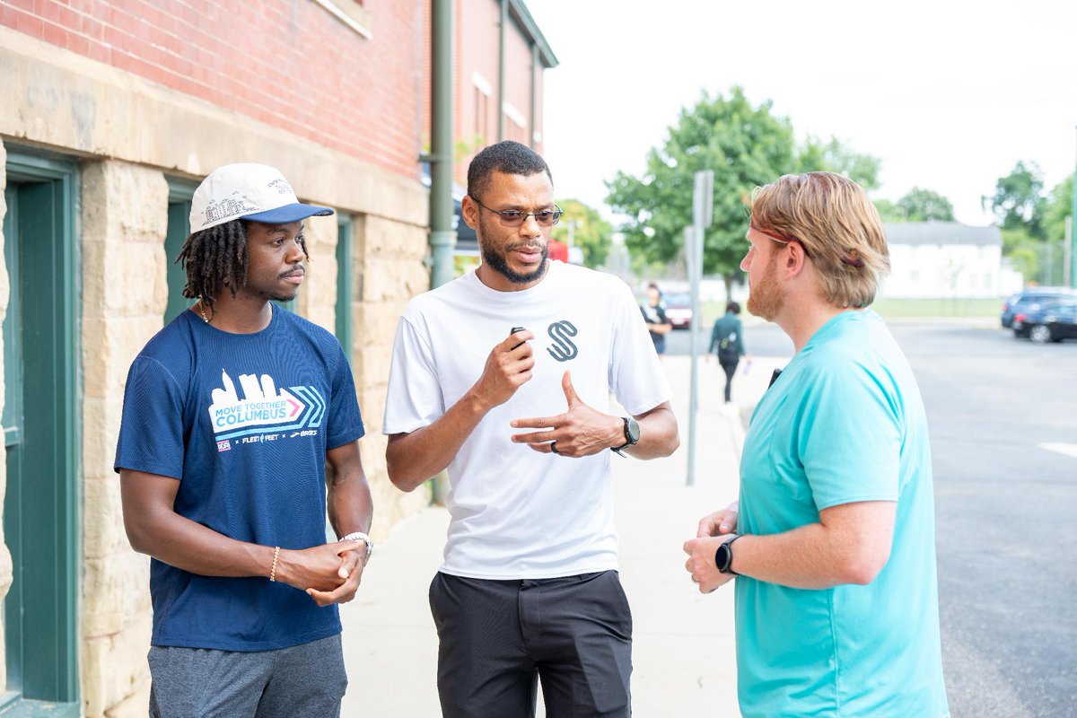 ColsCitySchools's tweet photo. 🔙 𝗧𝗛𝗥𝗢𝗪𝗕𝗔𝗖𝗞 𝗧𝗛𝗨𝗥𝗦𝗗𝗔𝗬! 🔙 

This summer, CCS staff and community members came together at Southwood Elementary School for a Move Together Walk with Columbus City Councilmember Rob Dorans! #OurCCS #LeadersGrownHere 

👀 @CbusCityCouncil 👀 https://t.co/zYiRUJBVNz