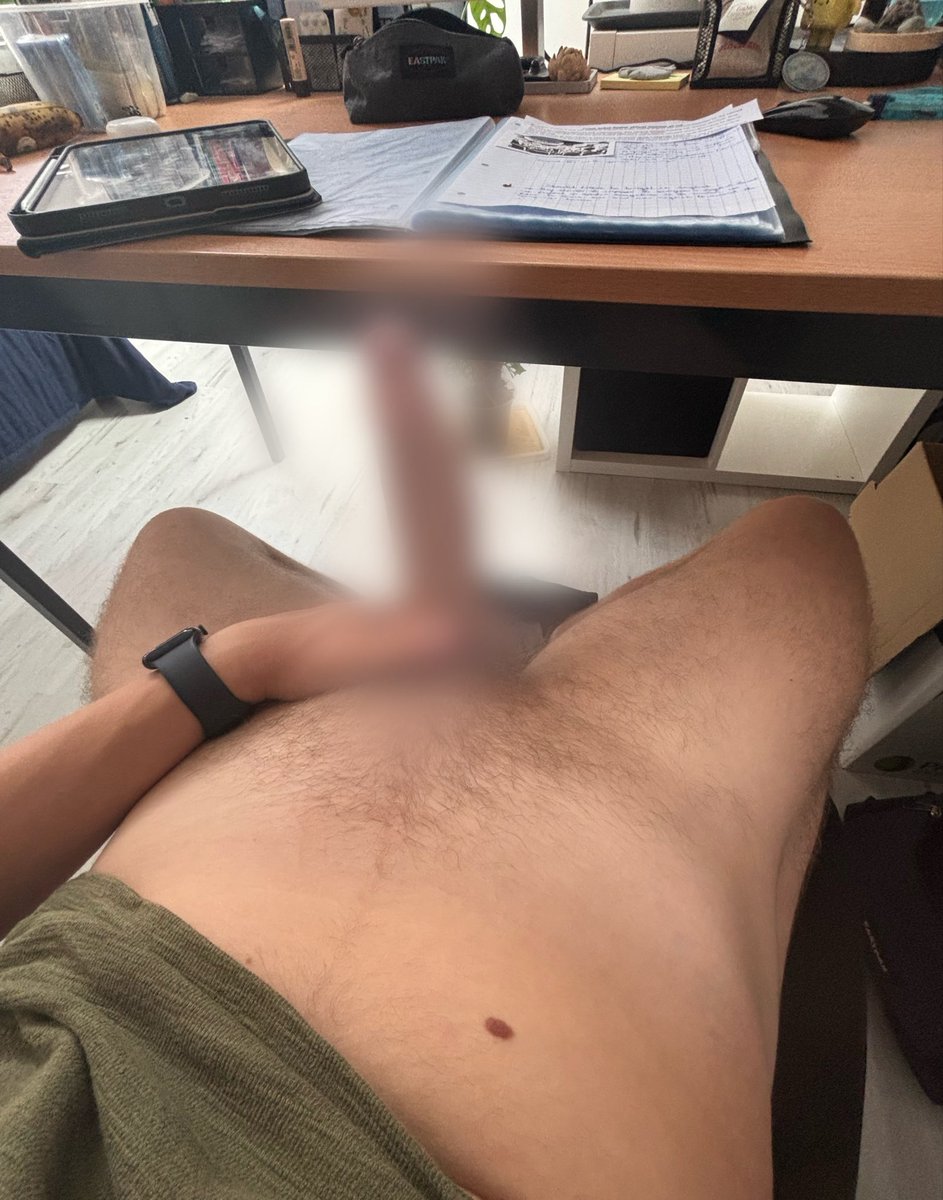947Tedudry's tweet photo. Compliqué de travailler, qui vient m aider sous le bureau ? 
#work #gay #chaud #nude #snap #nantes #maqueue #actif https://t.co/KzzceyCzUb