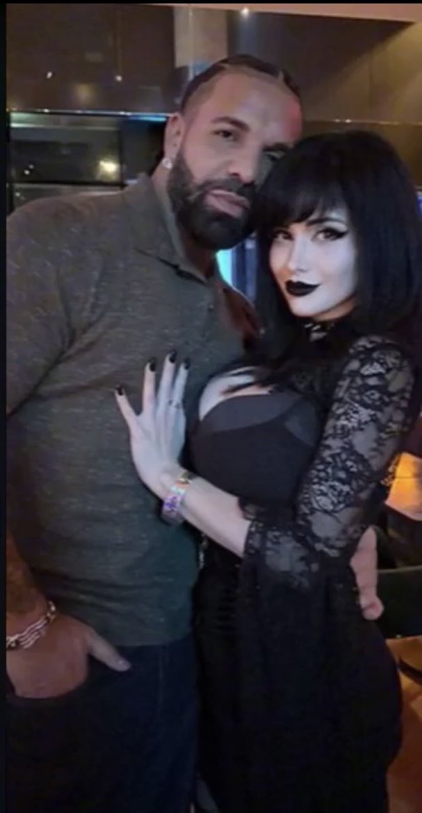 itachi_clips_'s tweet photo. Drake’s ex-goth girlfriend Pinkchyu EXPOSES all his DMs and voice notes after their BREAKUP 😳👀

“NO WAY YOU ACTUALLY USED ME FOR CLOUT”

“PLEASE COME BACK, I MISS YOU. I’LL SEND YOU MONEY” https://t.co/aG0S7h0wlU