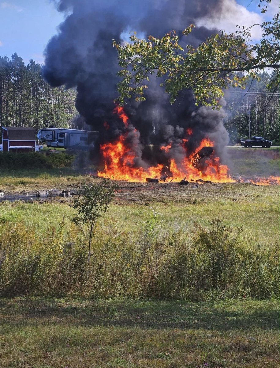 nicksortor's tweet photo. 🚨 JUST IN: An F-16 has CRASHED in northern Michigan's Grand Traverse County, per reports

Eyewitnesses state the pilot successfully EJECTED and is "conscious and alert," per @sentdefender

Thank GOD 🙏🏻

Even successful ejections though can result in pretty serious and even permanent injuries, so say a prayer for this pilot today.

It is currently unclear why the F-16 went down.
  https://t.co/ICqbNwTUii