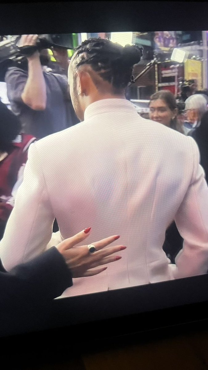 PopoOnPole's tweet photo. Lewis "Broad shoulders and snatched waist" Milton https://t.co/FlslAmrM7w