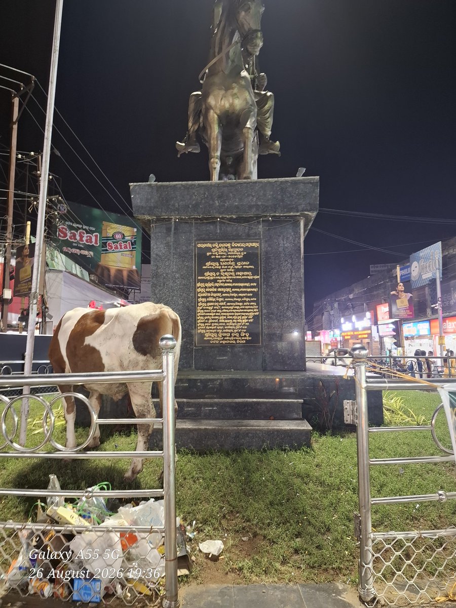SalilghoshBjp's tweet photo. ବାରମ୍ବାର ଫୋଟ ପୋଷ୍ଟ କରି ଜଣାଇବା ସତ୍ୟ ବକ୍ସି ବଜ଼ାର ଛକରେ ଭାଙ୍ଗିଥିବା ଗେଟ ଆଜିଯାଇ କାମ ହେଲା ନାହିଁ। KMC ମେୟର ମହାଦାୟ ଟିକେ ନଜର ଦେଇ କାମ ଶୀଘ୍ର କରିବାକୁ ଅନୁରୋଧ।
@KMCKataka https://t.co/vTkDWpxuC3