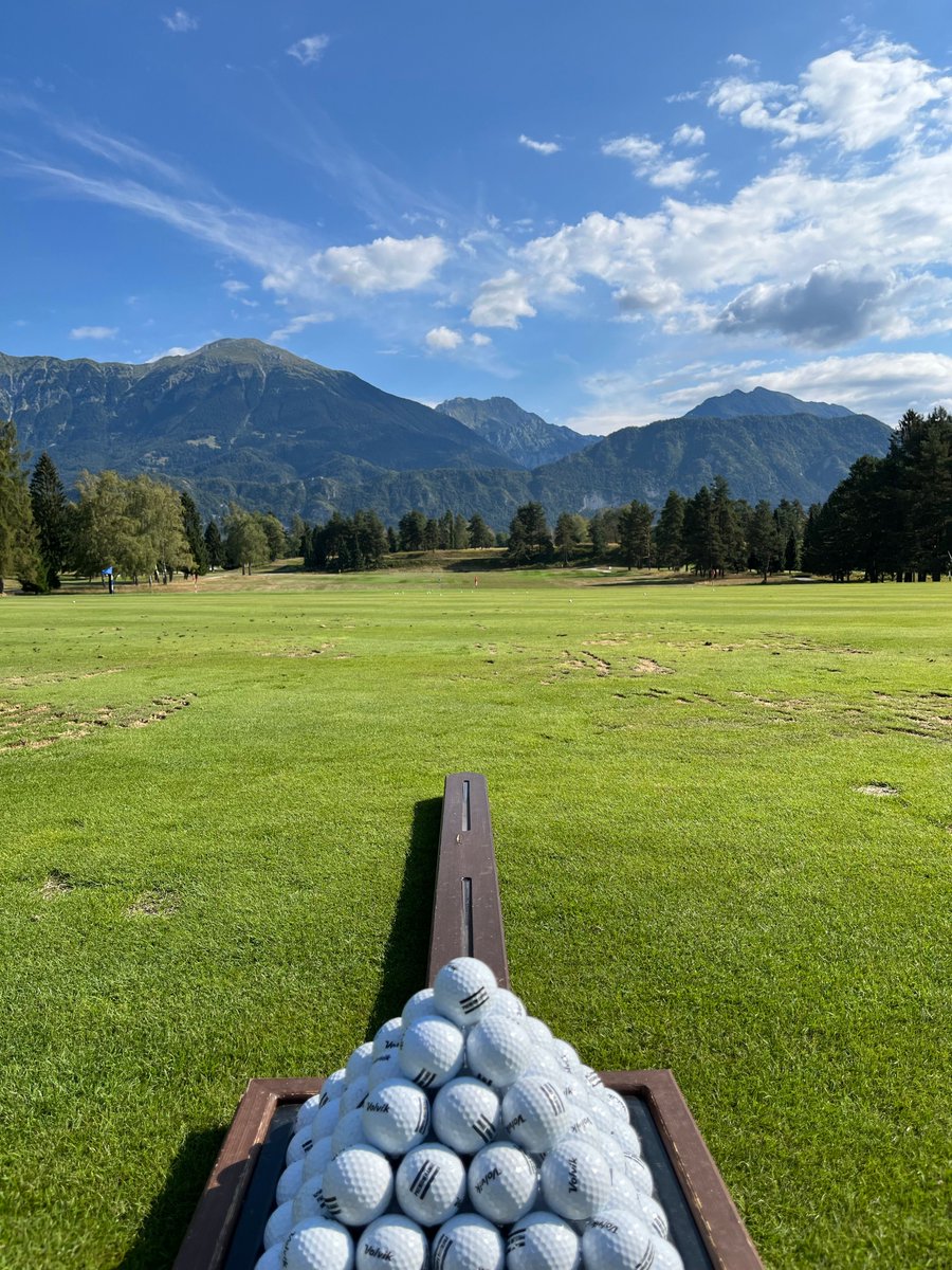 sydneysprite92's tweet photo. With a teacher, I was at the parkland course on a glowing day after school. We were kind. The swing felt light and simple for tempo. I felt calmer. #GolfLife #PracticeSession https://t.co/dVBTXEYJas