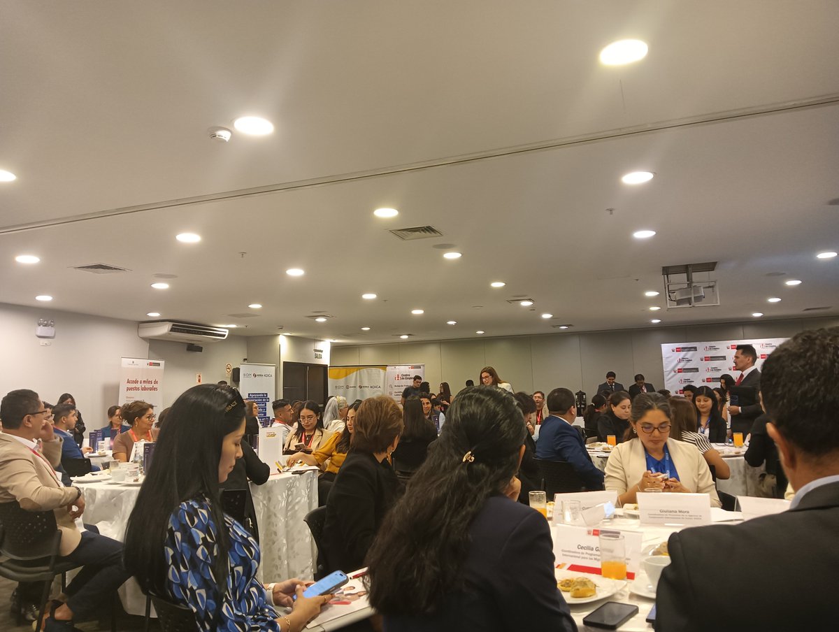 ContabauditPeru's tweet photo. "Nuevos desafíos para la Gestión de Talento Humano"

✨😀Evento que hemos asistido para conocer un poco más sobre el TALENTO HUMANO y como va evolucionando en los tiempos de IA, muchas gracias por la invitación al Ministerio de Trabajo y Promoción del Empleo👌👍💚💚🩶🩶
#laboral https://t.co/Pxgk5G4FwB