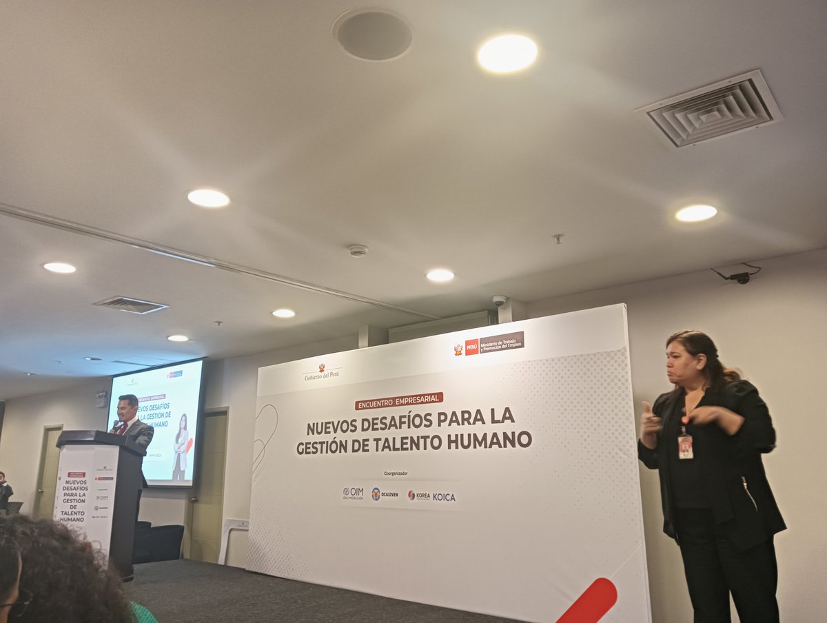 ContabauditPeru's tweet photo. "Nuevos desafíos para la Gestión de Talento Humano"

✨😀Evento que hemos asistido para conocer un poco más sobre el TALENTO HUMANO y como va evolucionando en los tiempos de IA, muchas gracias por la invitación al Ministerio de Trabajo y Promoción del Empleo👌👍💚💚🩶🩶
#laboral https://t.co/Pxgk5G4FwB