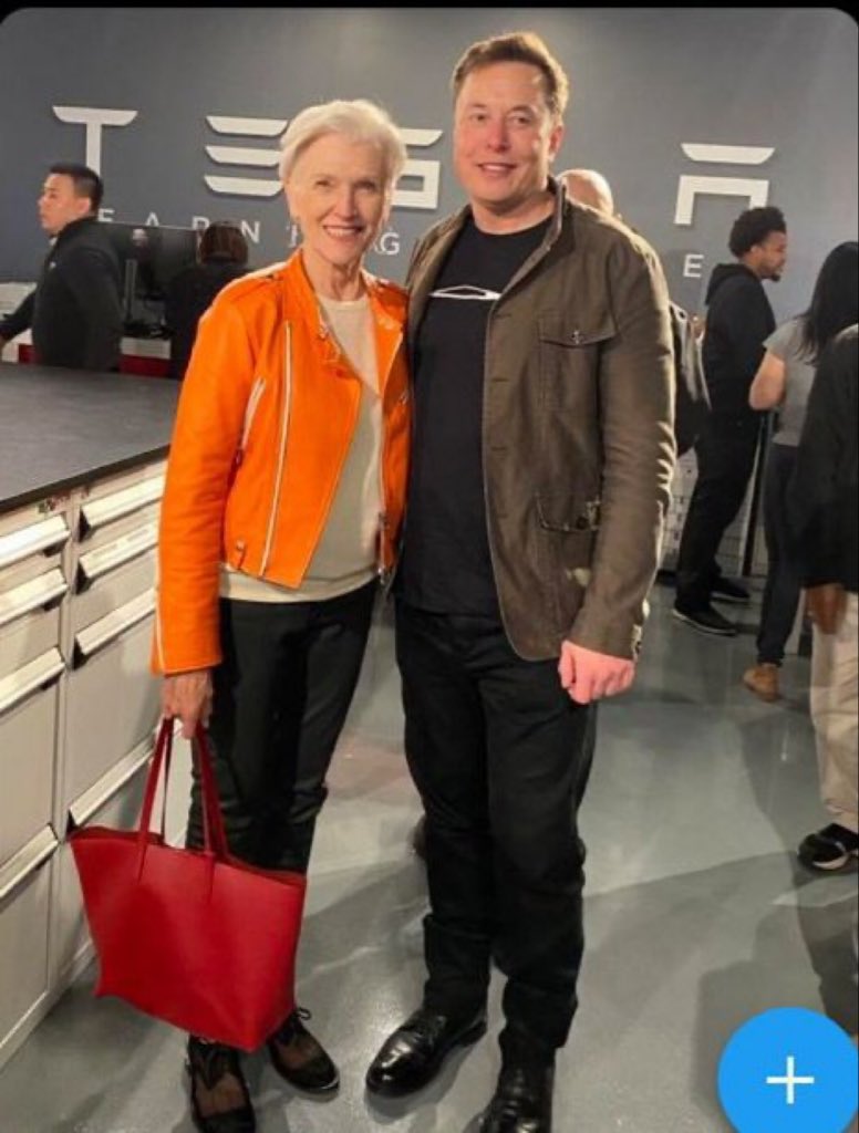 TESLAVCARS's tweet photo. Be honest 

Do you think mother and son bond is very important?

Yes or No https://t.co/Ql3ZlQZHQS