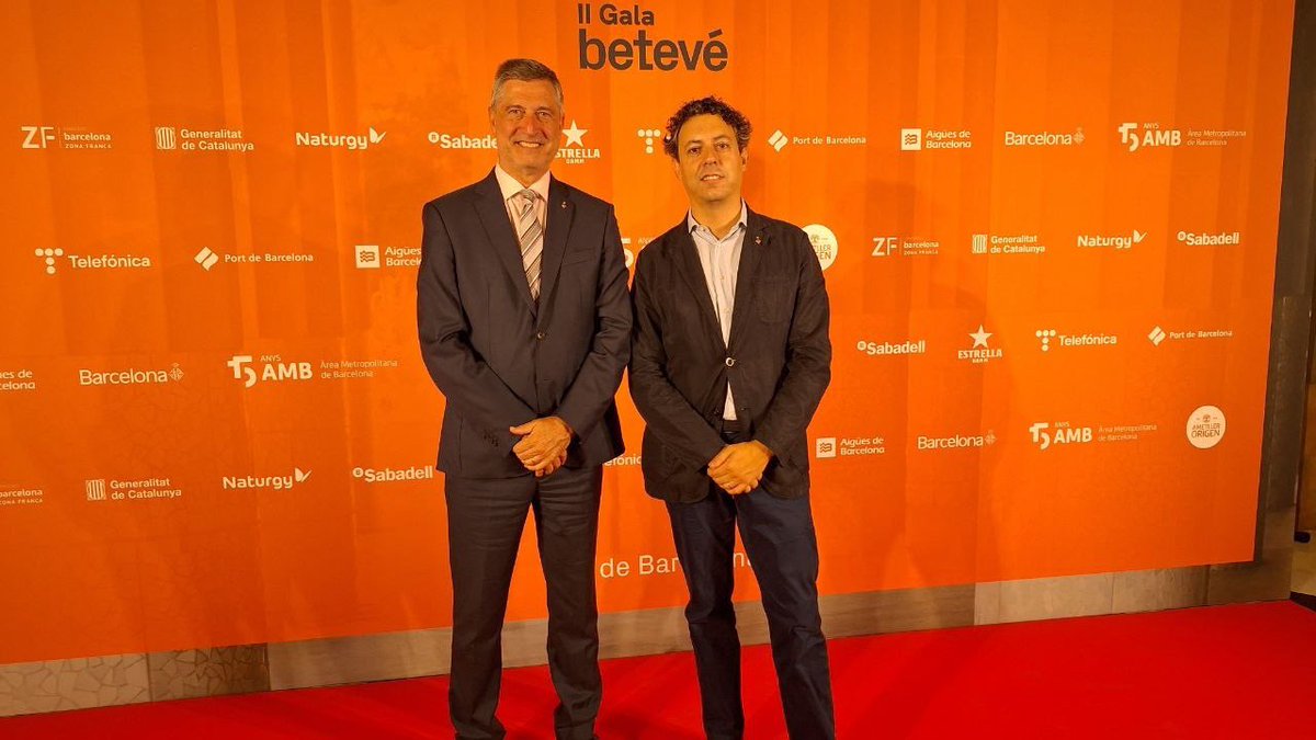 Junts_BCN's tweet photo. ✨ Assistim a la II Gala dels premis @beteve al Gran Teatre del Liceu amb l'entrega dels guardons que reconeixen els projectes i persones que transformen la ciutat.

🙌🏻 L’enhorabona a tots els guardonats i gràcies a tots per la vostra tasca! https://t.co/NSQuPpvJT5