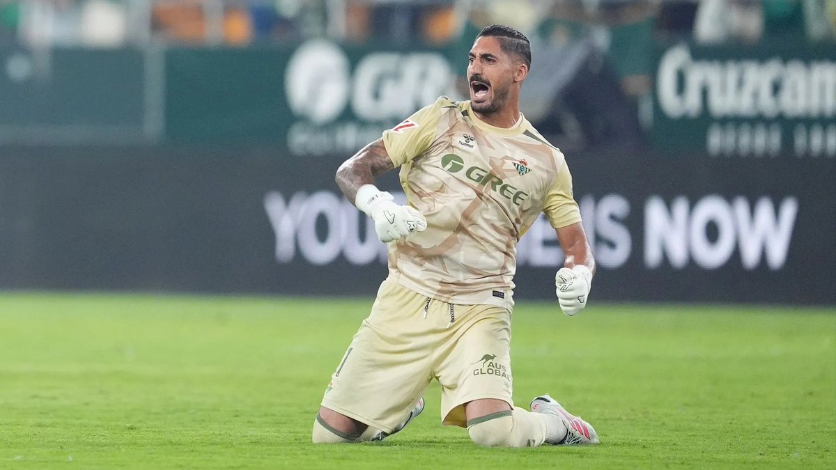 alvaritomfs's tweet photo. 🔝 Estuvo un año en la grada por cumplir su sueño y hoy es el portero más en forma de LaLiga. No hay partido que no haya sido decisivo con sus paradas. 

Álvaro Valles, el guardián del Real Betis. https://t.co/j5Y8sfs19U