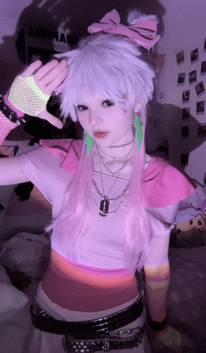 scaraoverrdose's tweet photo. glamrock chica yay everyone cheers https://t.co/xN5wGWC5uQ