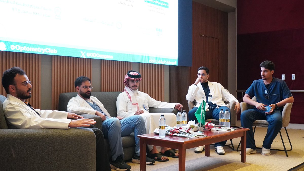 Salm_F2's tweet photo. بداية مرحلة جديدة في رحلتكم #OD_447 الجامعية مليئة بالتجارب والتحديات وفي ناديكم نادي دكتور البصريات سعداء بأن نكون بداية هذه الرحلة 💚🤍💙
#نادي_دكتور_البصريات https://t.co/QbfsLAPdCS