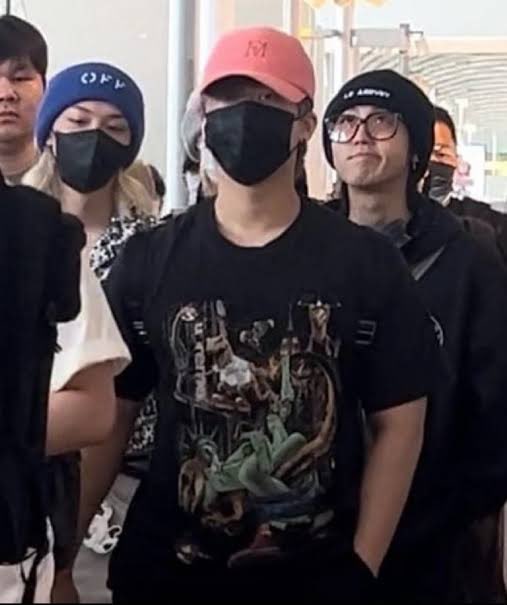 phorewhore's tweet photo. ya’ll remember when felix went viral for carrying a gigantic bible with him at the airport meanwhile changbin was wearing a shirt of a dinosaur fucking the statue of liberty on it https://t.co/cOrbpgDcg0