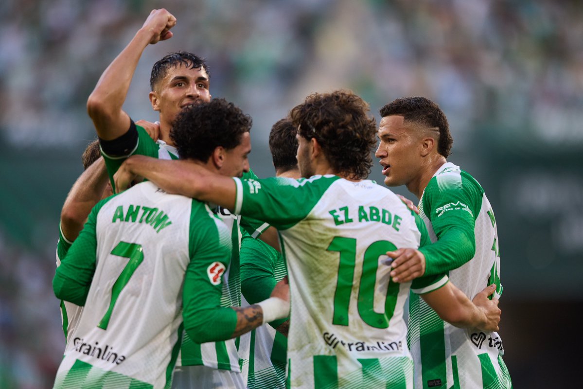RealBetis's tweet photo. 💚♾

Sea el día que sea, sea la hora que sea...

¡Qué bonito es ser del 𝐑𝐄𝐀𝐋 𝐁𝐄𝐓𝐈𝐒 𝐁𝐀𝐋𝐎𝐌𝐏𝐈𝐄́! https://t.co/MuJSJLoIK4