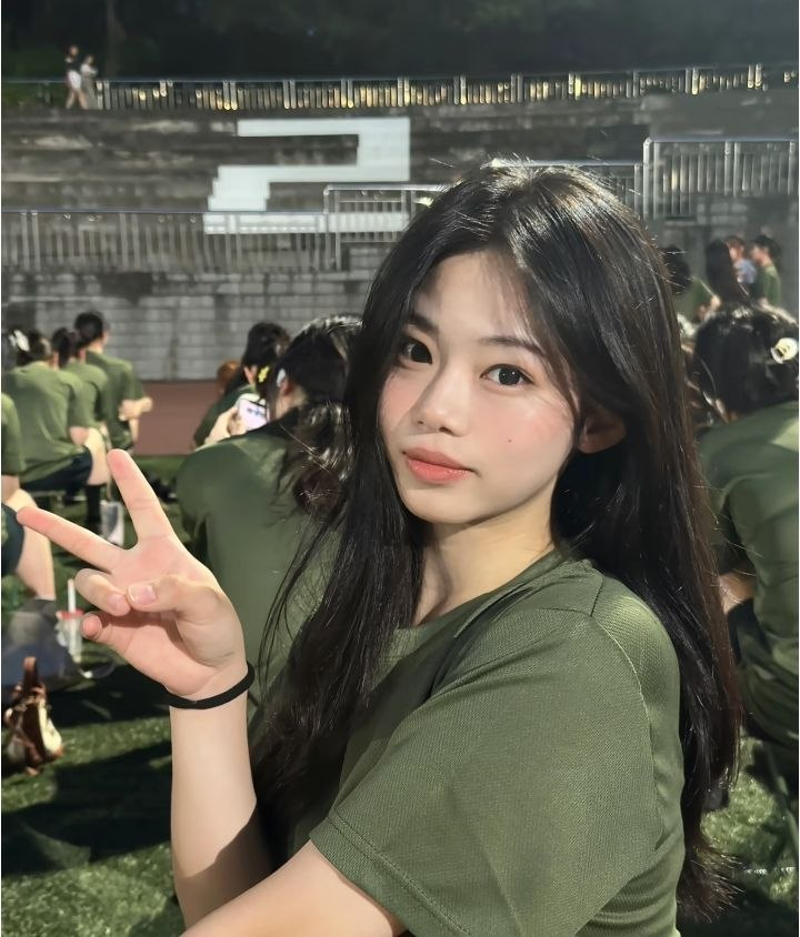 luizaferve3176's tweet photo. 这个点有谁要点评一下我的福😍

刚拍的饺子皮，睡不着想发了

我真是女菩萨不要🚪不信你试试 https://t.co/IzZRAR3vlE
