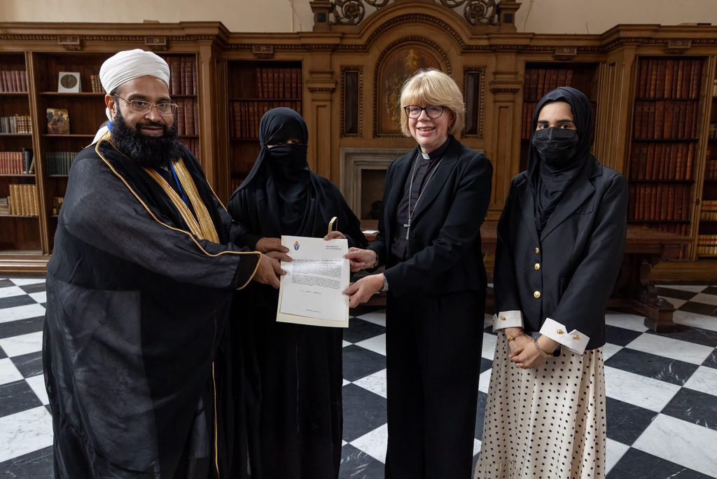 koshercockney's tweet photo. 🔴 JUST IN

The Church of England has just WITHDRAWN the award that was given to the Islamic cleric Imam Ashrafi on 9/11, due to previously praising Osama Bin Laden 

Statement from Lambeth Palace:

“Previous comments made by Imam Ashrafi have come to light that have led Lambeth Palace to reconsider this award and we can now confirm today that the award has been withdrawn.”

What an utter embarrassment this was given to him in the first place by the Archbishop of Canterbury. In my opinion, she should resign over this.