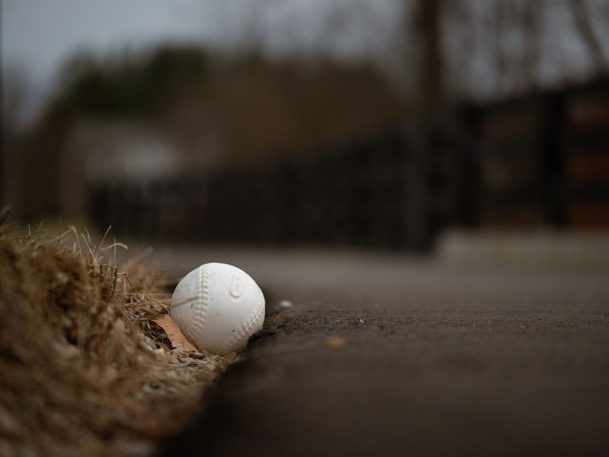 Chickenmama04's tweet photo. At the island green on a drizzly day, I was there after a meeting. I was with a neighbor, and we were jovial. For angle, the swing felt grounded and free. I felt cheered. #GolfLife #RangeTime https://t.co/fvFdCvSE1i