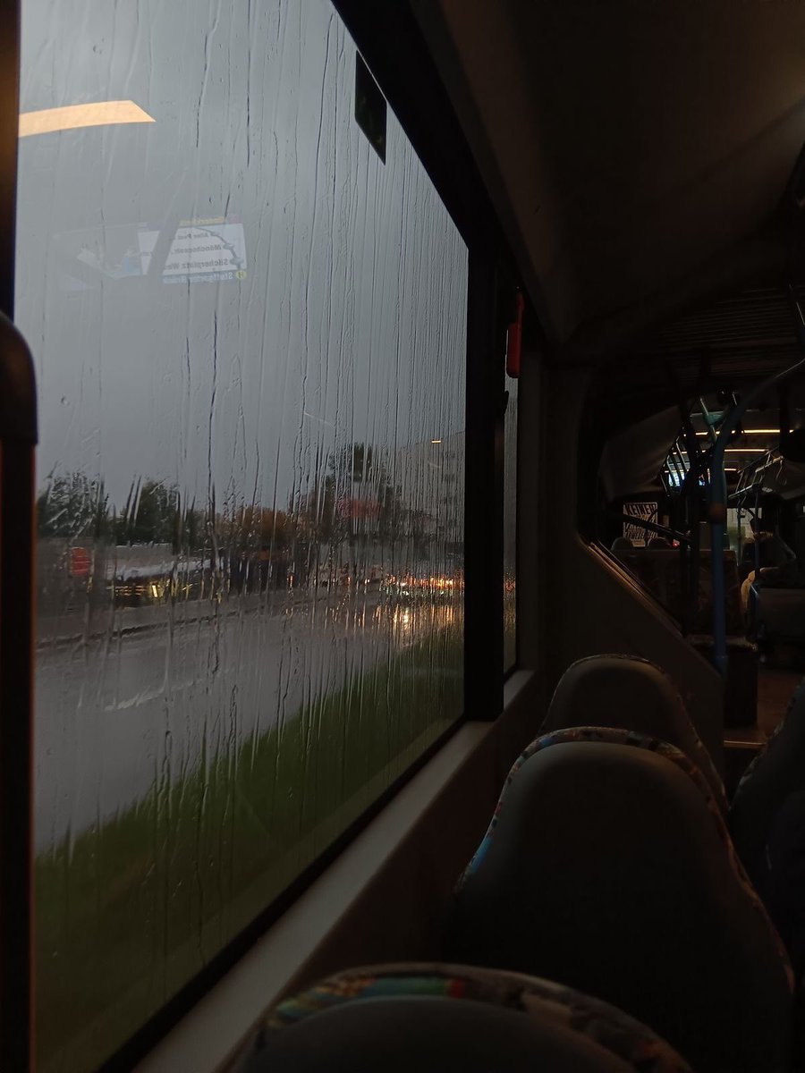 1_18nii's tweet photo. rainy day https://t.co/gznV5S7Nin
