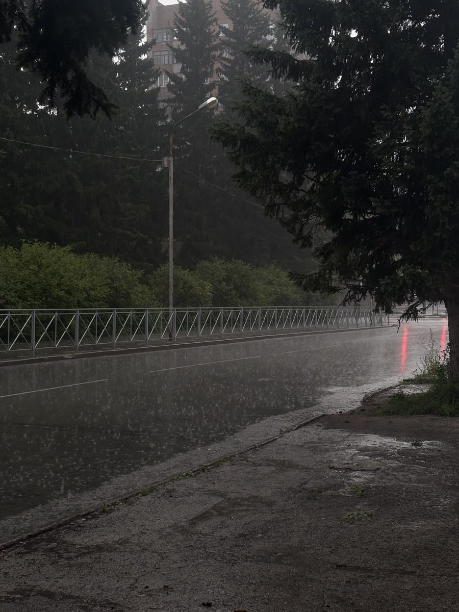 1_18nii's tweet photo. rainy day https://t.co/gznV5S7Nin