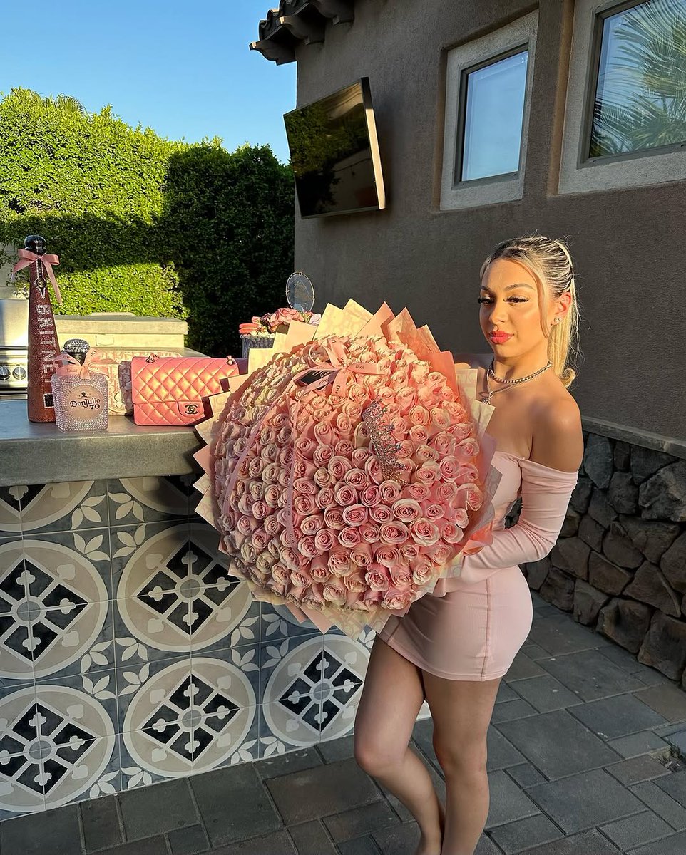 breckdance's tweet photo. Reaching 21 at last, so grateful for everyone and everything. Cheers! 🎂🎀💗 https://t.co/MCT48nF2uG