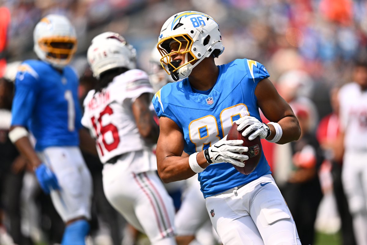 UnderdogNFL's tweet photo. OC Mike McDaniel on Oronde Gadsden, via @alexinsdorf99:

"I planned for him to get more (snaps)…but the way the game went, it didn’t pan out that way ... Moving forward, we plan on utilizing his skillset…I would expect him to be more involved." https://t.co/uoF2Q1EiZN