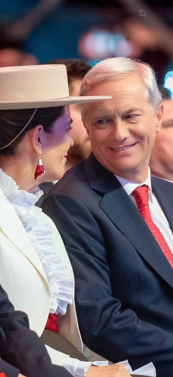 Maggi_Patriota's tweet photo. Quédate con el hombre que te mire como nuestro presidente a su Primera Dama❤️😘 https://t.co/QRywWx3yy5
