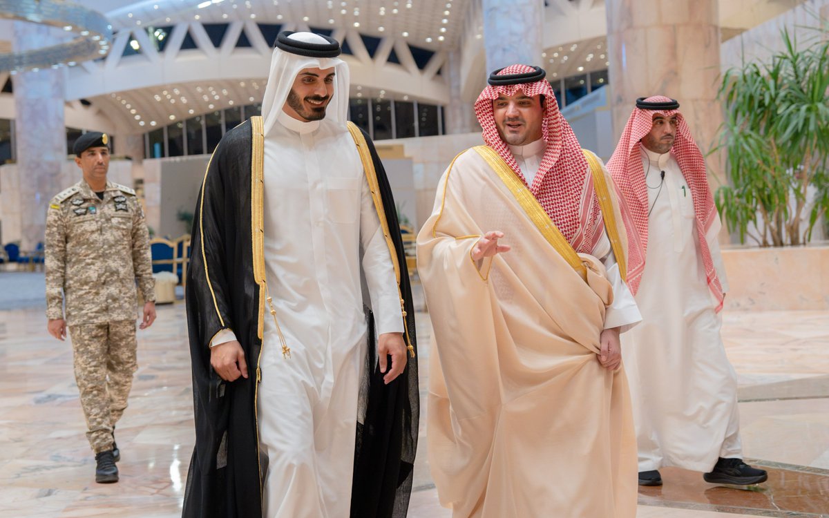 MOI_Qatar's tweet photo. سعادة الشيخ خليفة بن حمد بن خليفة آل ثاني، وزير الداخلية وقائد قوة الأمن الداخلي “لخويا”، يجتمع مع أخيه صاحب السمو الملكي الأمير عبدالعزيز بن سعود بن نايف بن عبدالعزيز آل سعود، وزير الداخلية في المملكة العربية السعودية الشقيقة، بالعاصمة الرياض.

وذلك في إطار الاجتماع الرابع للجنة الأمنية والعسكرية المنبثقة عن مجلس التنسيق القطري السعودي.

وجرى خلال الاجتماع، مناقشة الموضوعات المدرجة على جدول الأعمال، وسبل تعزيز التعاون المشترك بين الجانبين القطري والسعودي.

وعقب ذلك، وقّع سعادة وزير الداخلية وقائد قوة الأمن الداخلي “لخويا”، وصاحب السمو الملكي وزير الداخلية السعودي، على محضر الاجتماع الرابع للجنة الأمنية والعسكرية المنبثقة عن مجلس التنسيق القطري السعودي.
#الداخلية_قطر