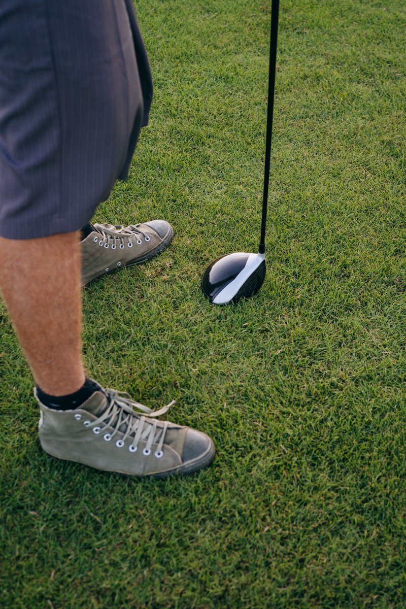 mitsukio2vo's tweet photo. For positioning, the swing felt level and precise at the heathland fairway on a drizzly day. I was there after coffee with a coworker, and we were casual. I felt inspired. #GolfPractice #BetterBalance https://t.co/c9yGGtho2G