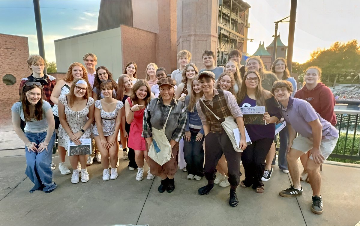 BSSDnews's tweet photo. A pair of BSSD students were part of the cast of “Newsies” last week at Starlight Theatre Kansas City. Wildcat Jared R. and Jaguar Charlea E. were cast among 32 high school students from the KC Metro.

As part of a dance ensemble, students auditioned in February and learned about the show in one week. They worked alongside professional actors and actresses from New York City.

A group of 47 BSSD students went to cheer for them on opening night.

Congratulations Jared and Charlea on this outstanding accomplishment! 🎉

#WeAreBSSD