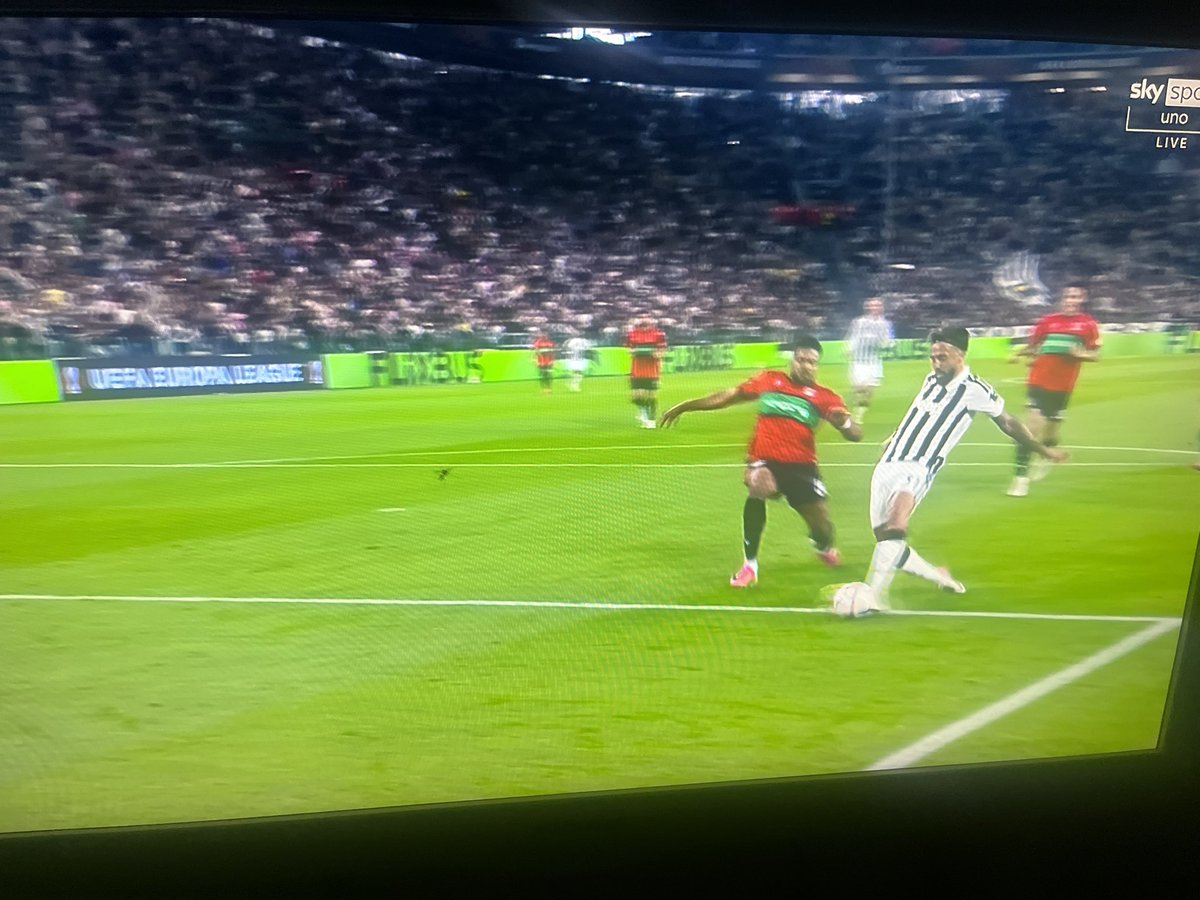 paoloangeloRF's tweet photo. Evvai la #juve passa in vantaggio con #nicogonzalez poco prima del decimo minuto “ bene la preparazione ottimo Nico”#marocchi #juvenec #uel https://t.co/bWSvqwqrJj