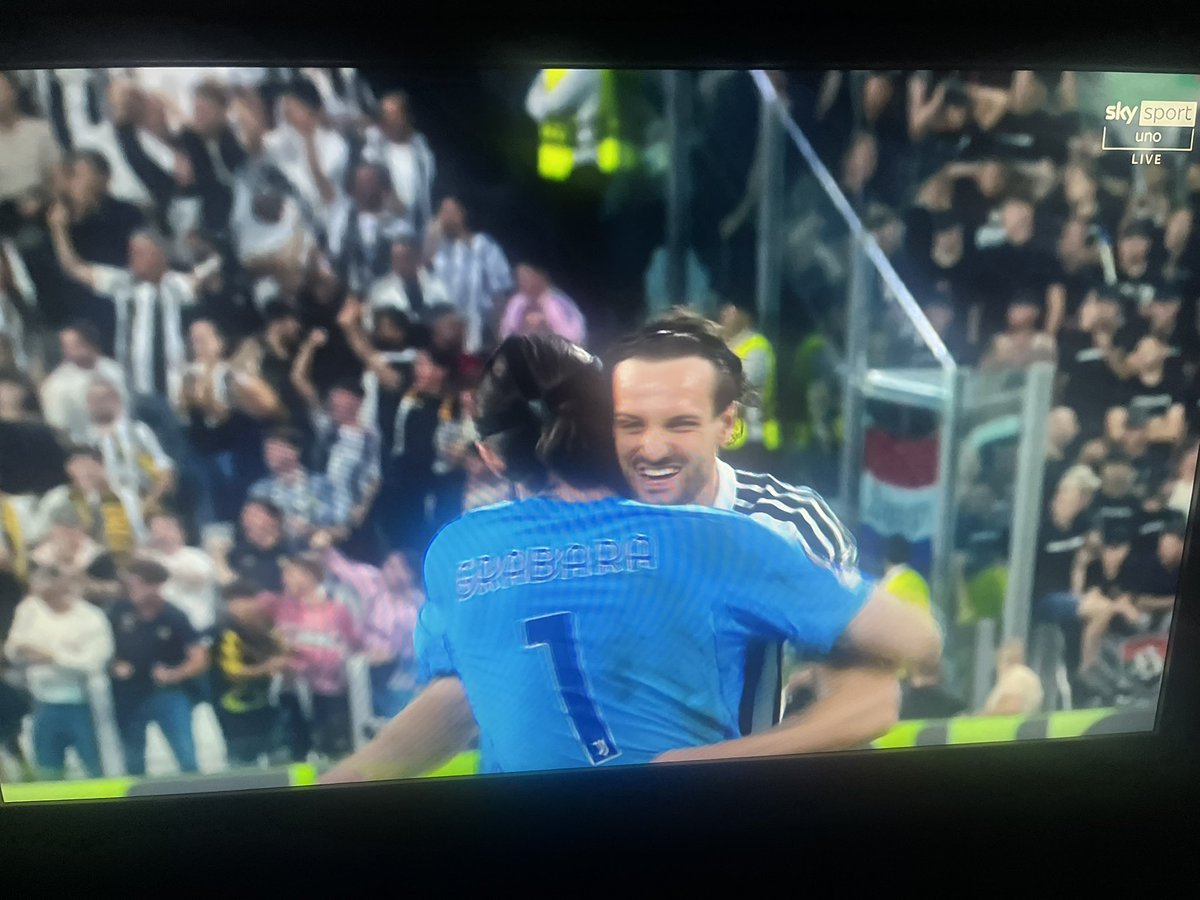 paoloangeloRF's tweet photo. Evvai la #juve passa in vantaggio con #nicogonzalez poco prima del decimo minuto “ bene la preparazione ottimo Nico”#marocchi #juvenec #uel https://t.co/bWSvqwqrJj
