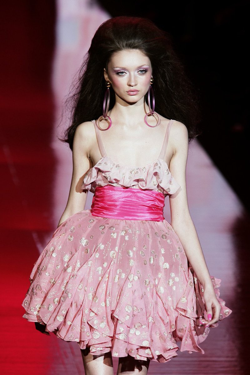thepinkernet's tweet photo. barbie 50th anniversary fashion show @ mercedes-benz fashion week, 2009 https://t.co/tITmyo20V5