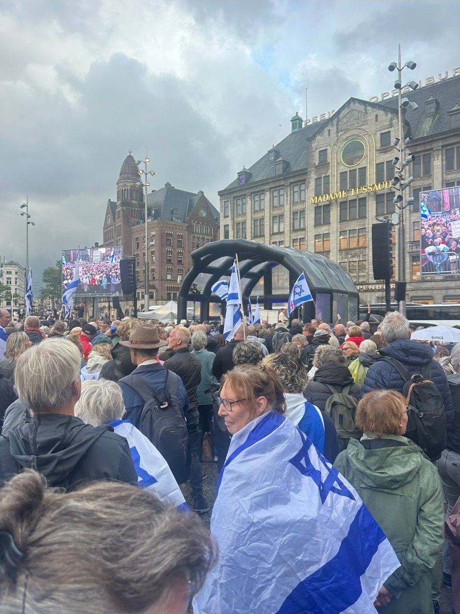 yoavkaufman's tweet photo. Pro-Israel rally in Amsterdam today. Picture via @AntoinetteVerl4 🇳🇱🙌🇮🇱 https://t.co/rwQYgUBLmY