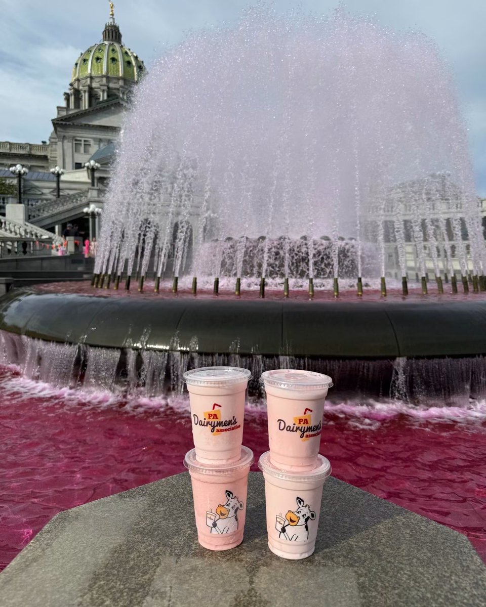 padairymens's tweet photo. You're invited to join us on Tues, 10/6 as we turn PA pink for Breast Cancer Awareness Month! 🎀  We are honored to again partner with the @PBCC to offer a FREE* strawberry milkshake at the PA State Capitol fountain to help celebrate breast cancer warriors across the state. https://t.co/vafPheEK4N