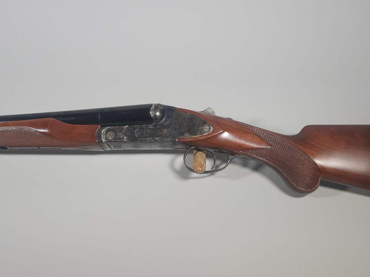 Hvgun835's tweet photo. A beautiful field gun with that classic side-by-side look. 
CZ Ringneck 12 Gauge
• 28” polished blued barrels
• Color case-hardened action
• Removable chokes
• Very minimal wear https://t.co/PWenYFFSkb