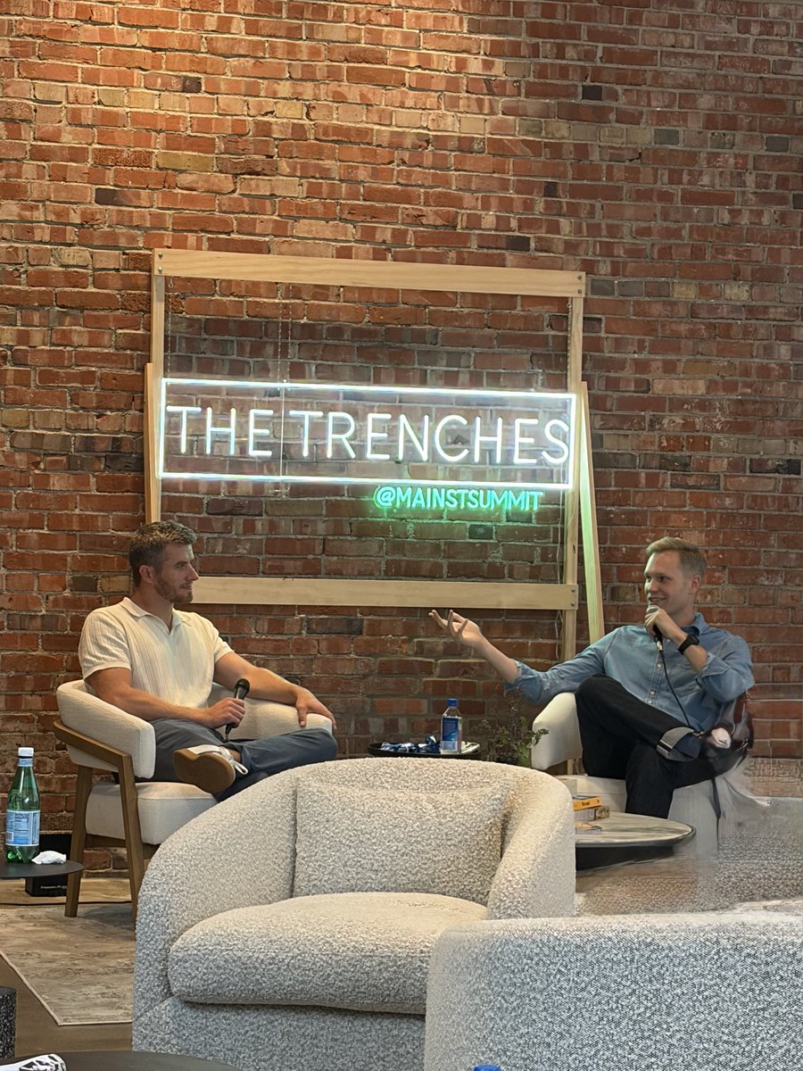 Clayton_Dorge's tweet photo. Storytelling, copywriting, and interesting offline projects. 

@nathanbarry and @isaacfrench_ chopping it up in The Trenches at @MainStSummit https://t.co/Ob6Prb2DHT