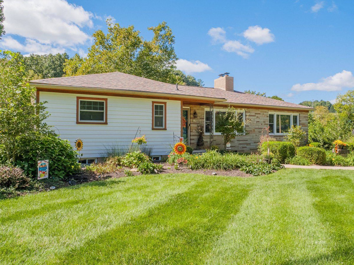 AthensOHRealtor's tweet photo. New Listing: 19 Pomeroy Rd, Athens—3-bed ranch with hardwood floors and a gas fireplace. $284,900.
https://t.co/eqhsTTuoiH https://t.co/zpEbsH23OG