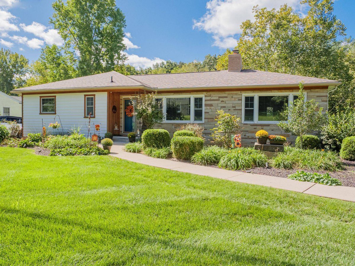 AthensOHRealtor's tweet photo. New Listing: 19 Pomeroy Rd, Athens—3-bed ranch with hardwood floors and a gas fireplace. $284,900.
https://t.co/eqhsTTuoiH https://t.co/zpEbsH23OG