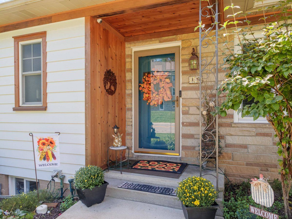 AthensOHRealtor's tweet photo. New Listing: 19 Pomeroy Rd, Athens—3-bed ranch with hardwood floors and a gas fireplace. $284,900.
https://t.co/eqhsTTuoiH https://t.co/zpEbsH23OG