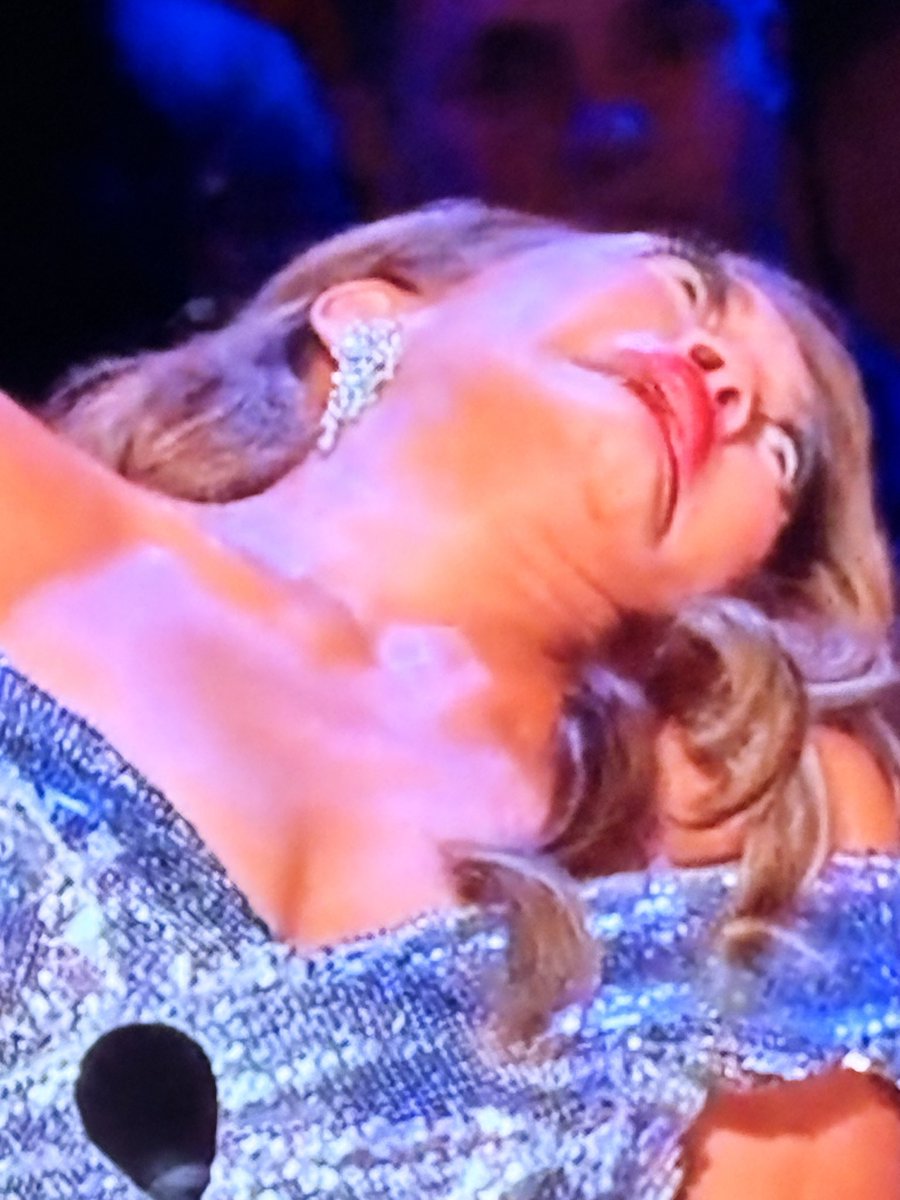 meeruh's tweet photo. i would like to thank Carrie Ann and the pause button for this gem https://t.co/o3VlTcKZkP
