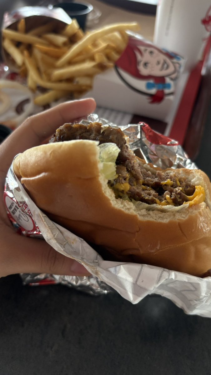 iamelii13's tweet photo. Se sabe que pronto llega el periodo cuando mis antojos de comer lucen así: https://t.co/TDXpig0UmJ