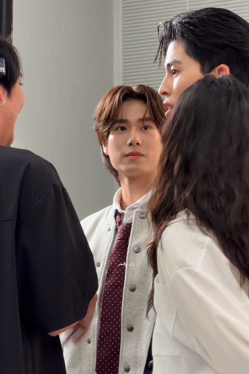 buzunkalbii's tweet photo. Phuwin’s eyes when he looks at Pond are literally sparkling https://t.co/wy2fhDZ4i6