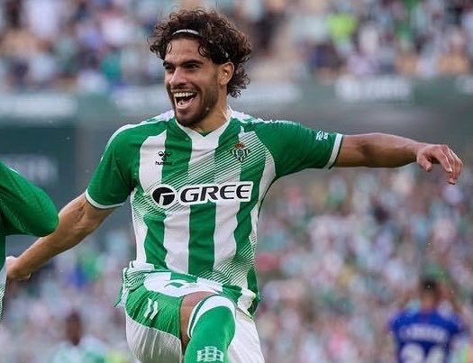 GonzaloTortosa's tweet photo. En una semana difícil para Ez Abde, volvió a sonreír haciendo lo que mejor sabe hacer: jugar al fútbol. 

Decisivo su gol para darle la victoria al Real Betis ante el Getafe.

Jugador ÉLITE. https://t.co/rr637192qp