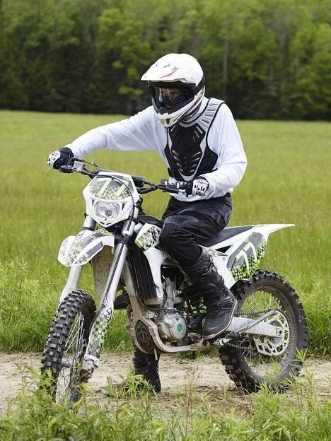 ryanettles's tweet photo. ryan owning a dirt bike is canon #tome. his lukas from eyewitness tether 💆‍♀️ https://t.co/5QI0zkVsSw