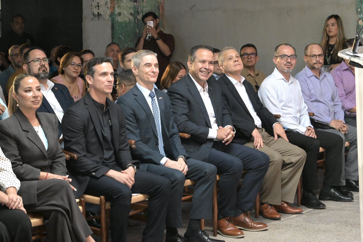 tonoastiazaran's tweet photo. Hoy dimos un paso importante para impulsar el talento de nuestra ciudad. 🤝

Firmamos el Compromiso por la Innovación junto a “Hermosillo ¿Cómo Vamos?” para poner en marcha una Agenda Común que conecte a universidades, emprendedores, inversionistas, gobierno y sociedad civil. Agradezco a Drew Hoster, Cónsul General de los Estados Unidos en Hermosillo por acompañarnos y respaldar este proyecto. 🇲🇽🇺🇸 

¡Seguimos sumando esfuerzos para impulsar el crecimiento y nuevas oportunidades! 🚀
