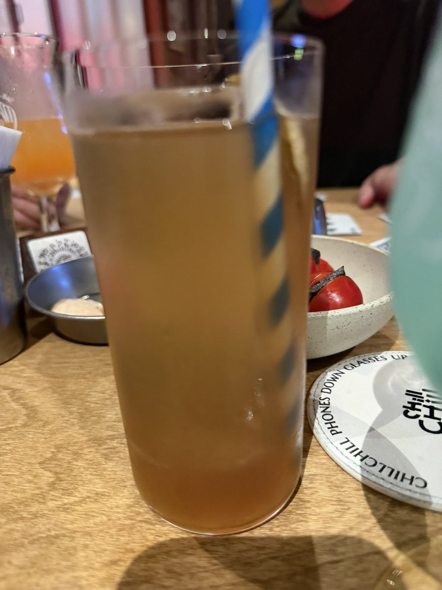 SweethheartMia's tweet photo. 老太婆，今年是你走的第九年了，没有朋友陪我聊天，我又在听寂寞烟火，我想去你家坐坐，可是你生前住的地方被你的子女卖了瓜分了，我想我爷爷了，我生了孩子，所有人都不在意我的死活了，只有我爷爷看见孩子的时候第一时间让我保重身体，爷爷头发花白了，不是那个帅老头了，我想要爷爷健康 https://t.co/ypDzbjstnV