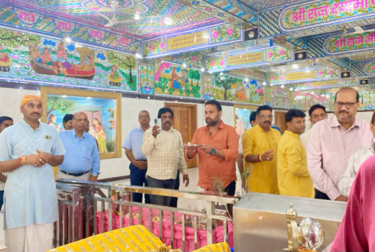 DevrajS50577187's tweet photo. आज श्री राधा कृष्णा मंदिर में आदरणीय महामंत्री संगठन Karmveer Singh जी की विशेष उपस्थिति में भगवान श्री कृष्ण के दर्शन कर देश के यशस्वी प्रधानमंत्री #श्री_नरेंद्र_मोदी जी के जन्मोत्सव पर दीप प्रज्ज्वलित किया…🪔🪔🪔 https://t.co/PtvUmP6YpX