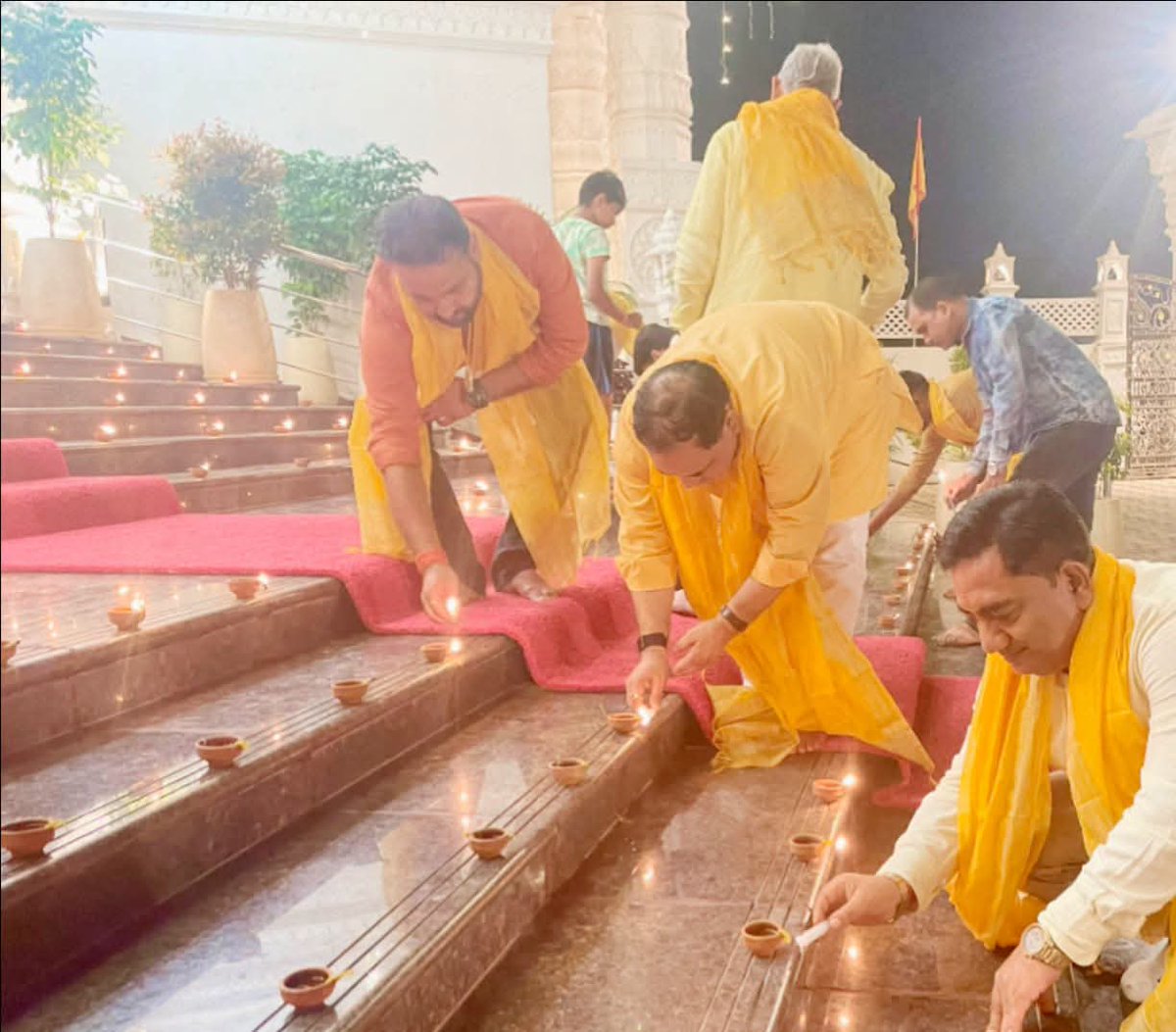 DevrajS50577187's tweet photo. आज श्री राधा कृष्णा मंदिर में आदरणीय महामंत्री संगठन Karmveer Singh जी की विशेष उपस्थिति में भगवान श्री कृष्ण के दर्शन कर देश के यशस्वी प्रधानमंत्री #श्री_नरेंद्र_मोदी जी के जन्मोत्सव पर दीप प्रज्ज्वलित किया…🪔🪔🪔 https://t.co/PtvUmP6YpX