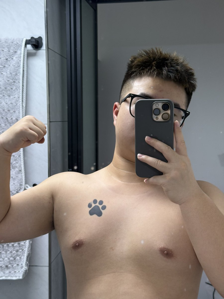 baixiangbear's tweet photo. 路过的可以加个关注哟，🤪🍌🍌 https://t.co/OmyBbBKv8K
