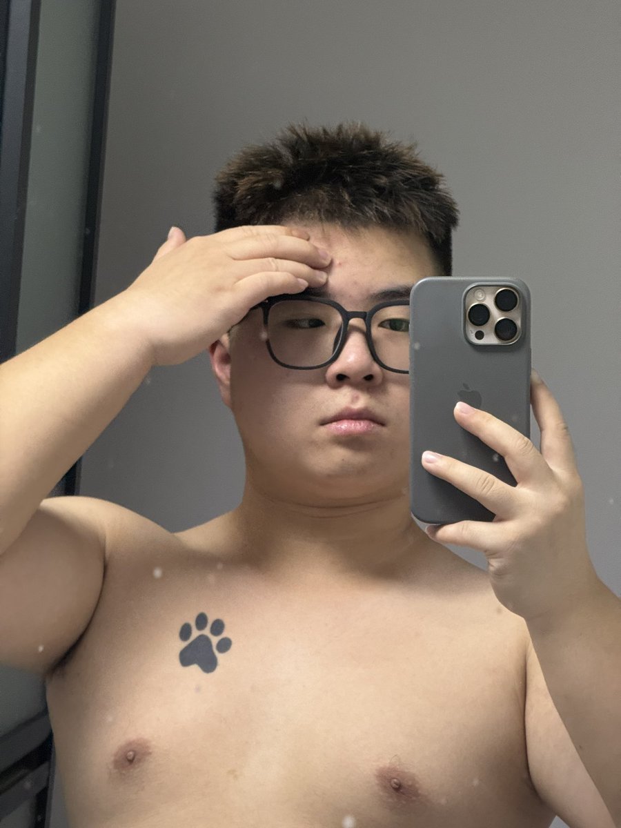 baixiangbear's tweet photo. 路过的可以加个关注哟，🤪🍌🍌 https://t.co/OmyBbBKv8K